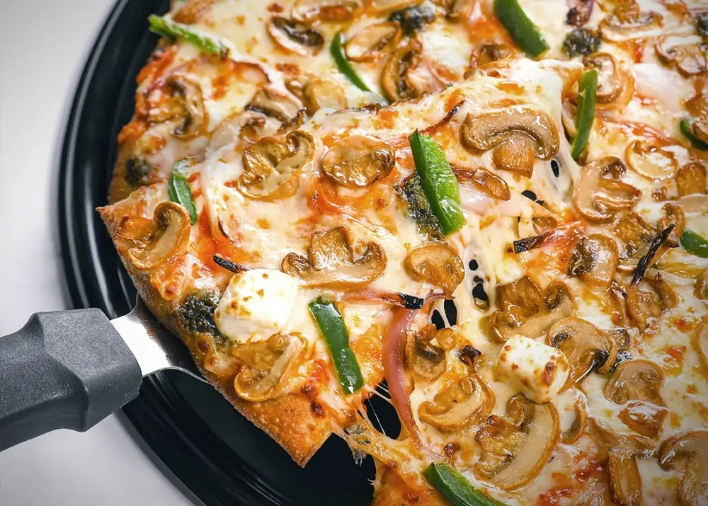 5-Cheese & Veggies Pizza 