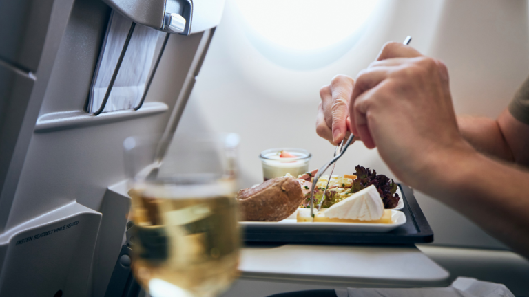 How to Plan, Prep, and Eat Healthy Meals While Traveling
